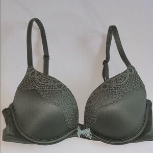 Victoria’s Secret Body By Victoria Push Up Bra 32C Green Lace